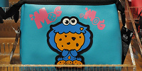 セサミストリートグッズ「POP EMOTION!」ポーチ　クッキーモンスター| キャステル | CASTEL ディズニー情報