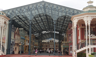 【2026】ディズニーランドが空いている時期を解説！閑散期や梅雨、イベントの谷間は狙い目？