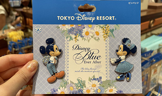 【2025】ディズニーランド&シーで買えるピンバッジ70種類！ファンタジースプリングスデザインも！