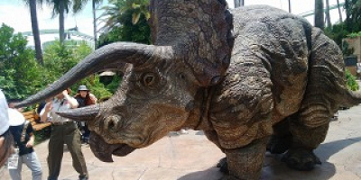 映画界の巨匠スティーヴン・スピルバーグとは！？少年時代の逸話なども紹介