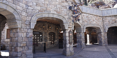 「リフレスコス」の場所・メニューを徹底解説！スモークターキレッグやドリンクが楽しめるお店！