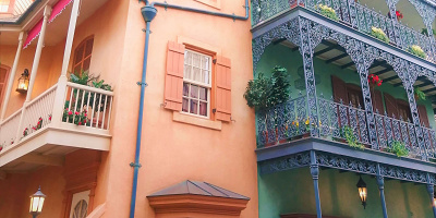 ディズニーランドのロイヤルストリートって？場所やモデルを解説！