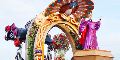 【2025】ヴィランズパレード「ザ・ヴィランズ・ハロウィーン”Into the Frenzy”」の停止位置はどこ？パレードルートや登場キャラクターも！