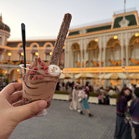 【マップ掲載】ディズニークリスマスフード2025一覧！食べ歩きフードからセットやコースメニュー、ドリンクまで！