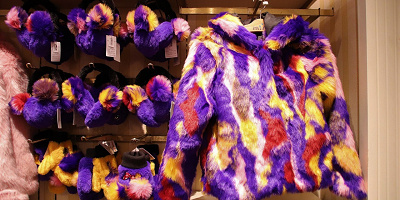 【2018】ディズニー冬のファッショングッズ「ファー×スパンコール」18選！ピアス・ポーチ・コートなど！