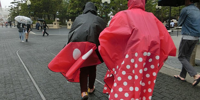 雨の日ディズニーの服装は？おすすめの雨具やコーデ、あると便利な持ち物まとめ！