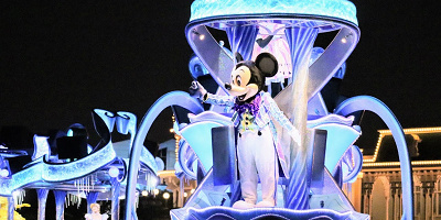 【ディズニーランド】雨の日限定の夜のパレード「ナイトフォール・グロウ」徹底解説！開催条件やルートは？