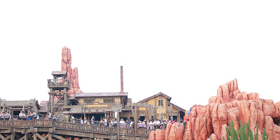 都市伝説？ディズニーで黄金ミッキーを探せ！見つけると景品がもらえる？