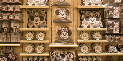 9/1発売！ディズニーハロウィングッズ2017ミニーと黒猫のモノトーンお土産編