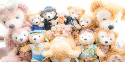 【2026】ダッフィーグッズ全種まとめ！TDS限定のぬいぐるみやカチューシャの値段まとめ！