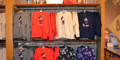 ディズニーパーカーコーデおすすめ14選！冬にカップルや友達でペア・おそろいを楽しもう