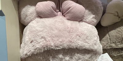 【2025】ディズニーのブランケット＆毛布全14種まとめ！フード付きやダッフィーデザインも！値段とサイズを解説