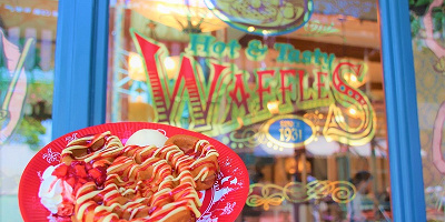 【2025】ディズニーランドのおすすめカフェ10選！休憩や軽食向けのレストラン