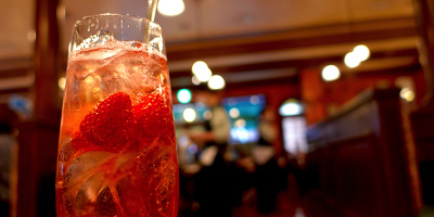 ユニバでお酒が楽しめるレストラン一覧！お店の特徴や提供メニュー・組合せ抜群コンビメニューも！