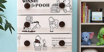 【新生活に】ディズニー家具15選！カフェ風テーブル、便利収納、キャラソファ、パーク受注生産品も