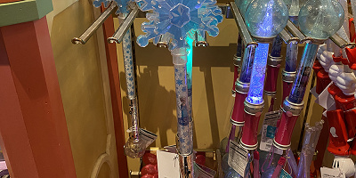 【ディズニーの光るおもちゃ】24選！ペンダント型、ランタン型、スティック型など！値段＆販売場所も！