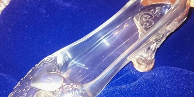 シンデレラのガラスの靴はなぜ消えない？原作との違いや靴の謎を徹底解明！  