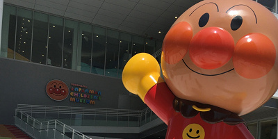 【2025】アンパンマンミュージアム横浜を解説！チケット、アクセス、混雑、人気のパン屋など見どころ