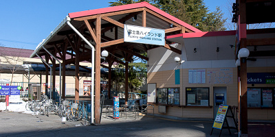 【富士急ハイランド】最寄り駅「富士急ハイランド駅」の基本情報！停車する列車は？周辺に飲食店はある？