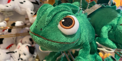 【ラプンツェルの相棒】「パスカル」を徹底紹介！誕生秘話・ラプンツェルとの出会い・グッズ情報など！