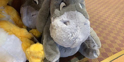 【イーヨー】『くまのプーさん』のロバのプロフィール徹底解説！ネガティブな設定の理由は？声優やグッズも！