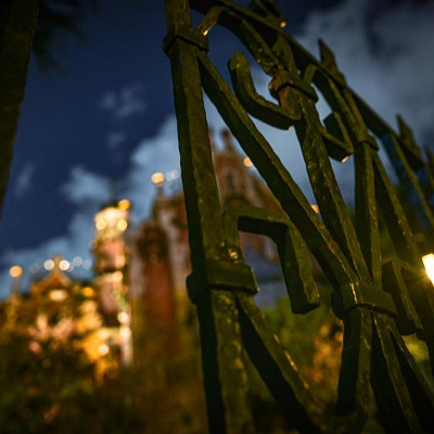 不気味なホーンテッドマンションにも隠れミッキーがいる キャステル Castel ディズニー情報