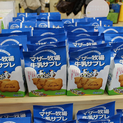 マザー牧場の牛乳を使ったお菓子がいっぱい 右下が人気の牛乳ラスク キャステル Castel ディズニー情報