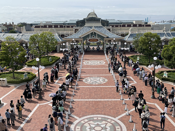 最新 コロナ対策中のディズニー開園待ち 何時から並べばいい 混雑状況や