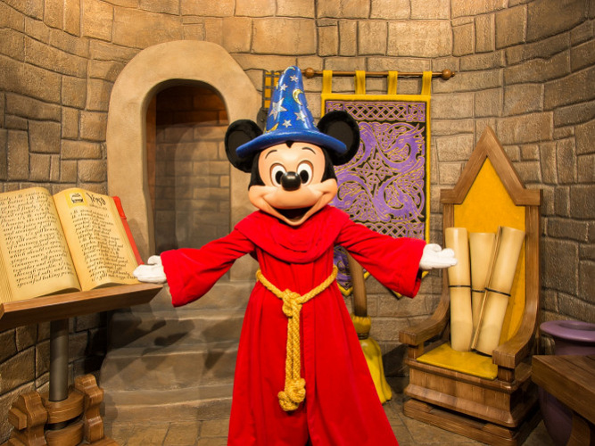 ミッキーの師匠 イェンシッド を徹底紹介 出演作品 声優など 名前を逆読みすると