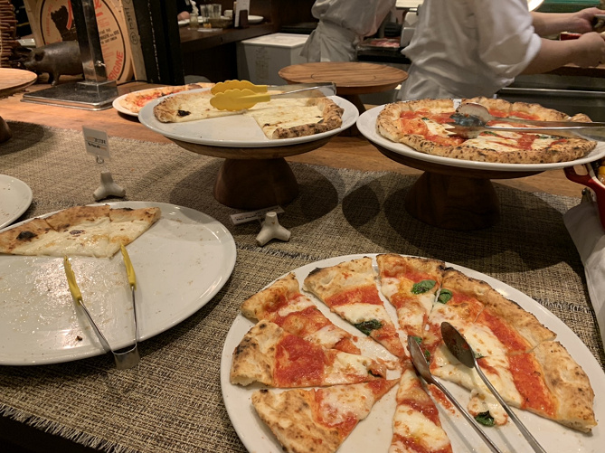 ビュッフェ サルヴァトーレクオモ バール新宿 本場ナポリのピッツァがおいしいおしゃれなイタリアン