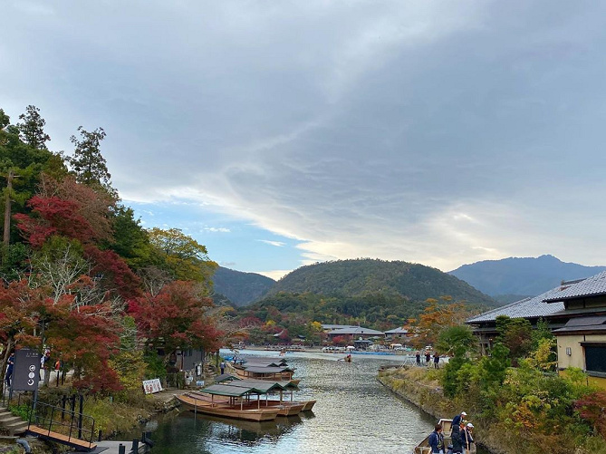 【京都】嵐山の名スポット渡月橋の魅力を紹介！歴史や見どころ、周辺観光スポットまとめ