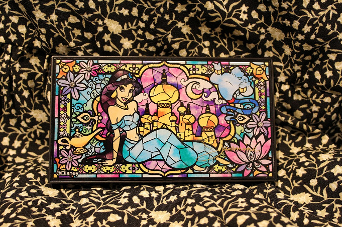 イッツデモのディズニーコスメ12選 マルチパレット リップ ステンドグラス風プリンセスデザイン