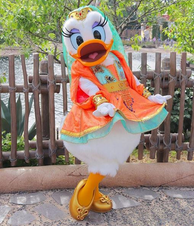 ディズニーシーでキャラクターと写真が撮れる場所8選 グリーティングスポット キャラに会えるレストラン