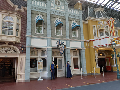 ディズニーの建物 建築 遠近法で実物より大きく見える 目の錯覚を使った演出の魔法を解説