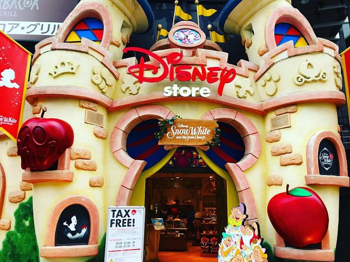 ディズニーコラボ服おすすめ9選 双子コーデや家族でおそろいに