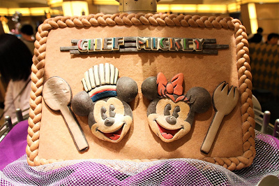 ディズニー おすすめの誕生日プレゼント チケット バースデーシール グッズ レストランまとめ