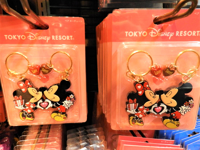 ディズニーランドで買える 大人気キーホルダー15選