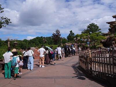 22年7月 ディズニー混雑予想 楽しみ方紹介 空いている日はいつ 夏休みの混み具合や暑さ対策も