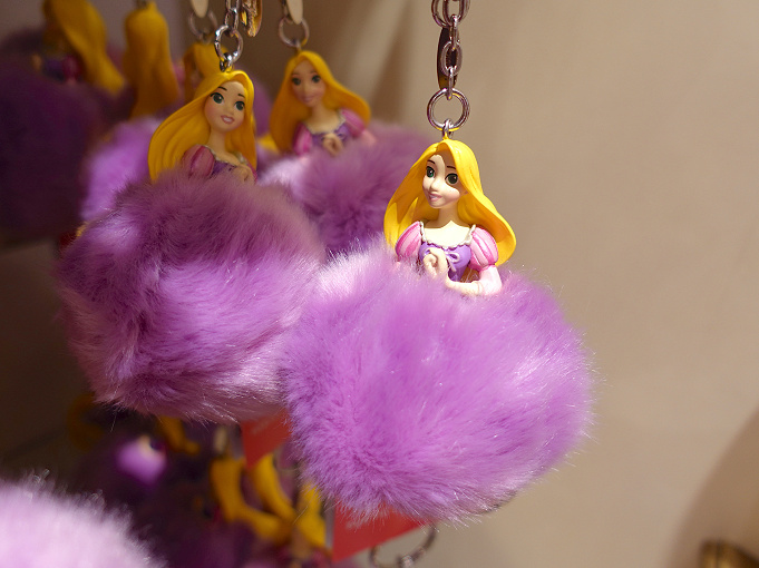 22 ラプンツェルグッズ40選 ディズニーのピアスや文房具など大人かわいいお土産