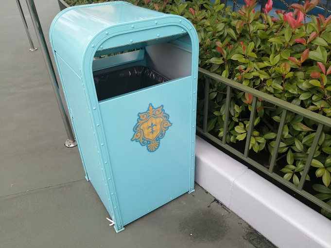 クイズ ディズニーランドのゴミ箱 トラッシュカン 編 どこにあるでしょう