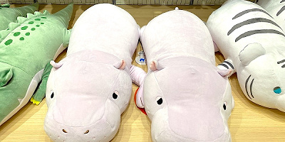 【2023】ニフレルのお土産30選!ぬいぐるみ・お菓子・キーホルダーなどおすすめグッズから販売場所まで解説!