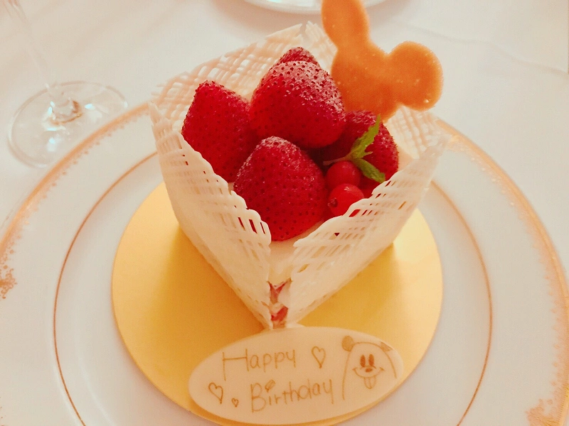 ディズニーシーのレストランで誕生日をお祝い サプライズやプレゼントもご紹介 ディズニーシーのレストランで誕生日をお祝い サプライズやプレゼントもご紹介