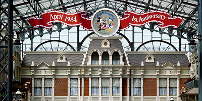 東京ディズニーリゾートの歴代周年グッズをご紹介!懐かしのあのアイテムまで、周年ごとの特徴まとめ