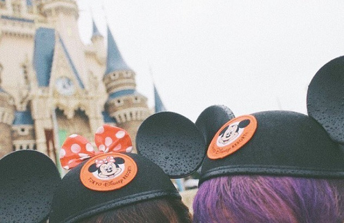 ディズニーカップルコーデおすすめ19選 デートの服装はおそろい ペアルックで行こう