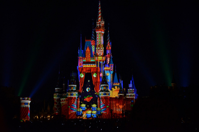 最新 ディズニー ギフト オブ クリスマス17 ディズニーランドの新プロジェクションマッピング