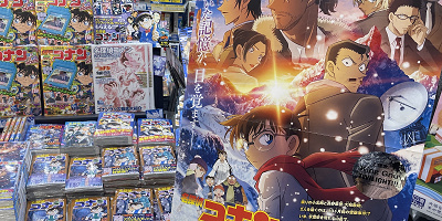 【名探偵コナン映画】歴代主題歌全28曲一覧!アーティスト&曲名を振り返り!『隻眼の残像』主題歌も紹介