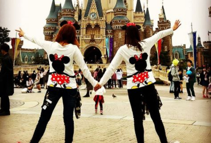 ディズニー双子コーデおすすめ44選 月別 季節別に真似したくなるおそろいの服装