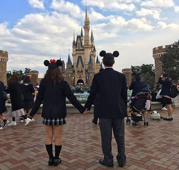 月別 ディズニーカップルコーデ特集 春夏秋冬に合わせた服装でおそろいを楽しもう 月別 ディズニーカップルコーデ特集 春夏秋冬に合わせた服装でおそろいを楽しもう