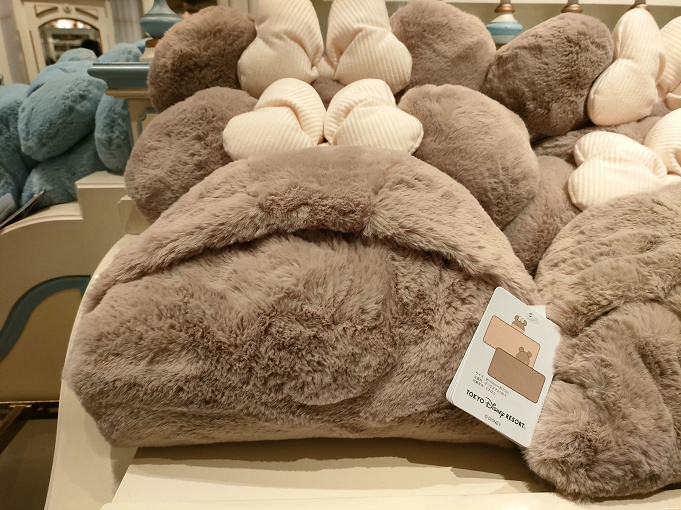 21 冬のディズニーの服装と持ち物は 寒さ対策のポイント4つ アウター 防寒インナーが重要 21 冬のディズニーの服装と持ち物は 寒さ対策のポイント4つ アウター 防寒インナーが重要