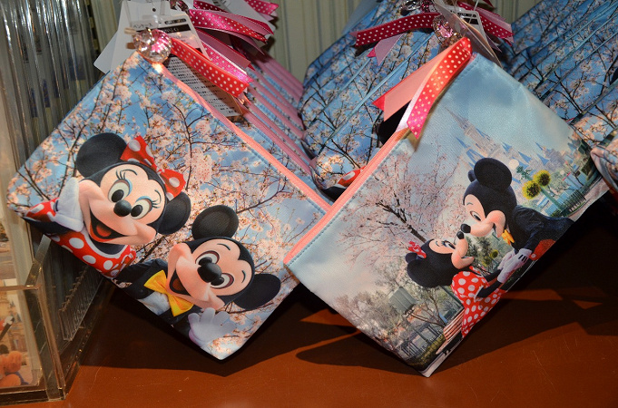 2 1 2 15発売 卒業シーズン向けディズニー文房具が19種類登場 桜デザインの実写ミッキー